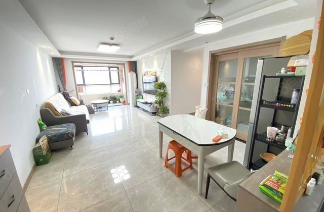 莲湖新城南区精装修，三室两厅两卫带车储，好楼层好价格看房方便