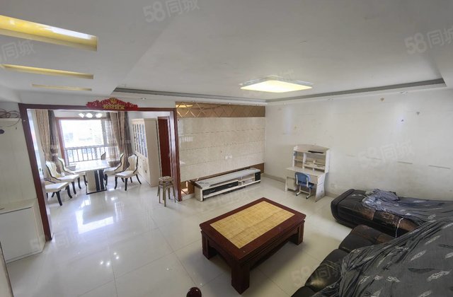 阿尔卡迪亚，商业配套齐全 欧式户型 大三居。送车位