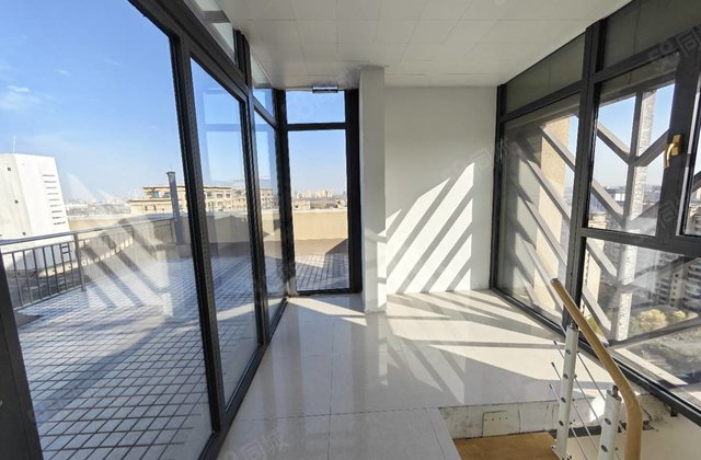 公安局家属院。阳光房东边户。带子母车位免大税。可随时看房。