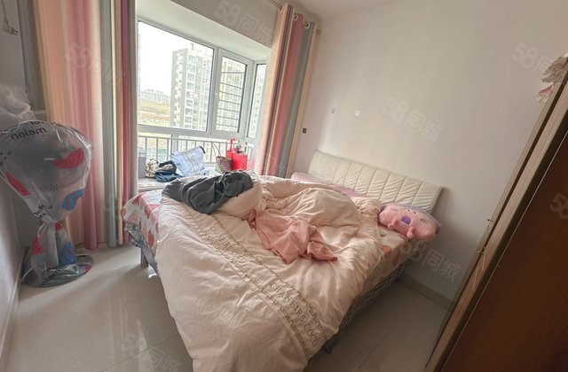 阿卡一期  大两居室 大客厅 户型好 楼层好 带地下室 急售