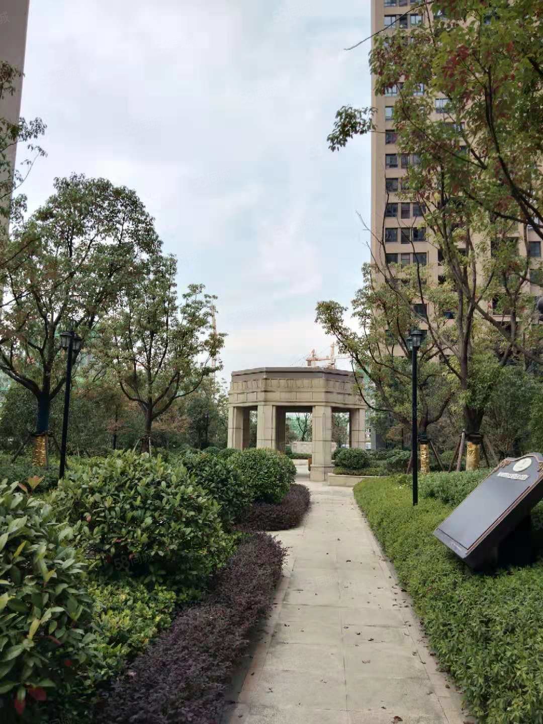 地铁口北城中环城二期三房两厅精装修拎包入住近