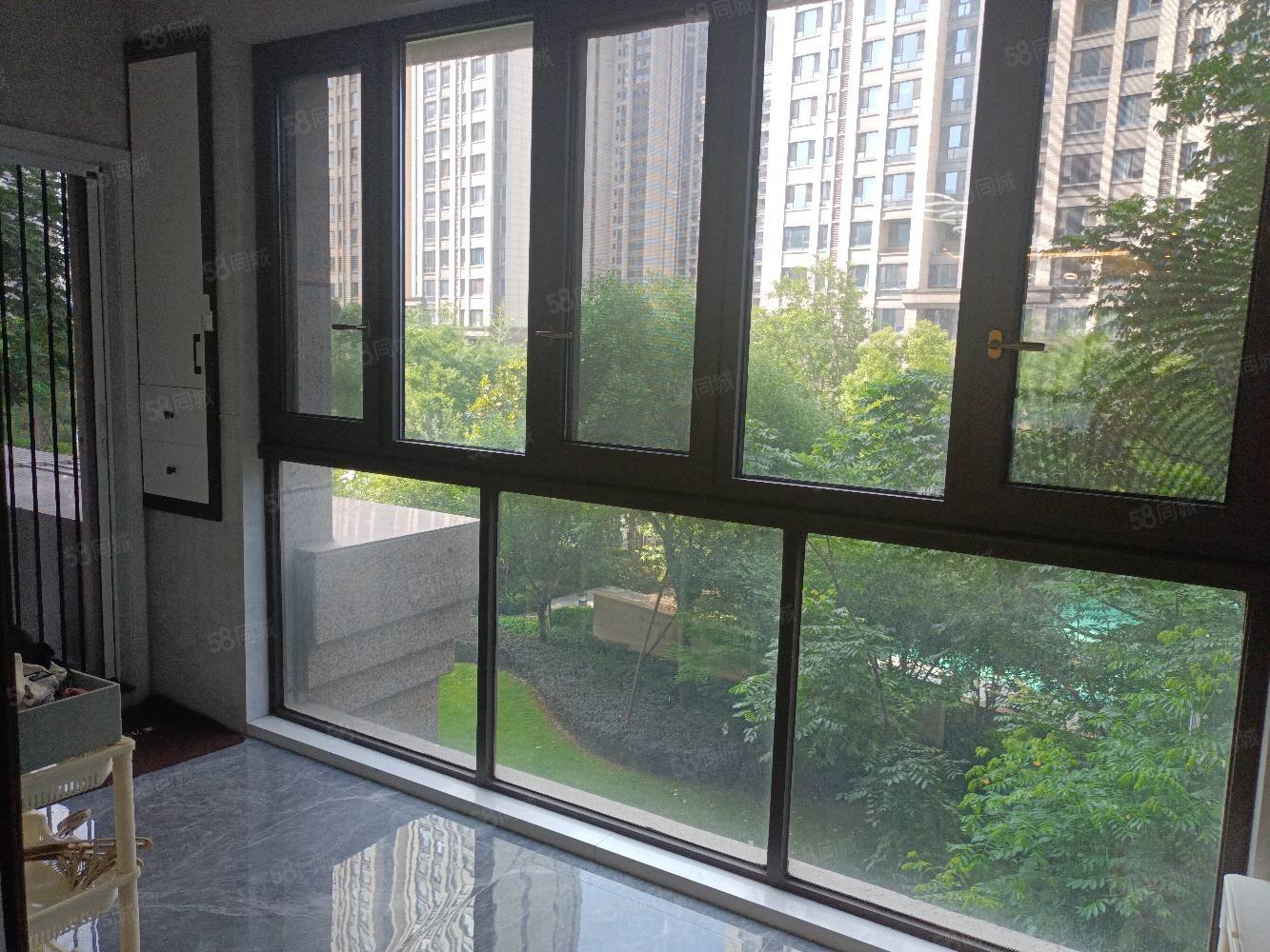 金马御龙城5室2厅3卫228㎡南北195万