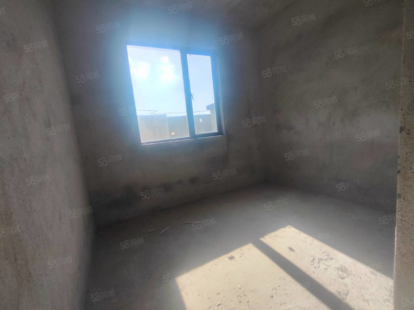 北湖豪苑6室2厅2卫198㎡南北132万