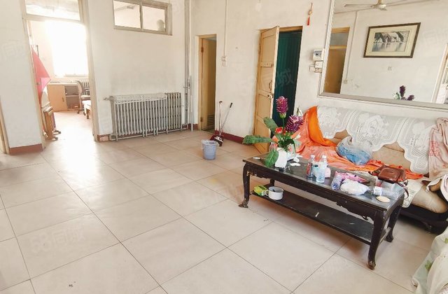 在家就能看到文轩操场了，文轩，外国语 龙山北区，停车方便