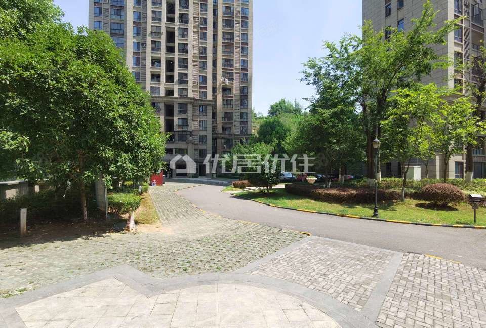 兴发广场旁宜化巴黎香颂豪装三房全屋地暖拎包入住