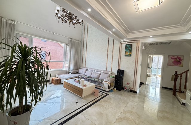 电梯洋房，带露台带双阳台带阁楼经典好户型精装修带储藏室免大税