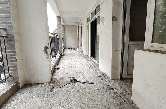 依云水畔4室2厅147㎡41.8万二手房图片