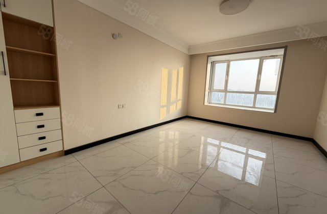 民生凤凰城8号院 正规商品房 小三房 双卫生间 带电梯