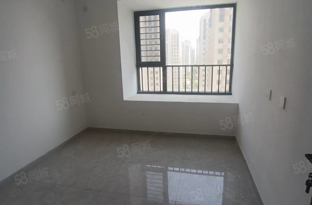 光理想城带车位三室60多万。