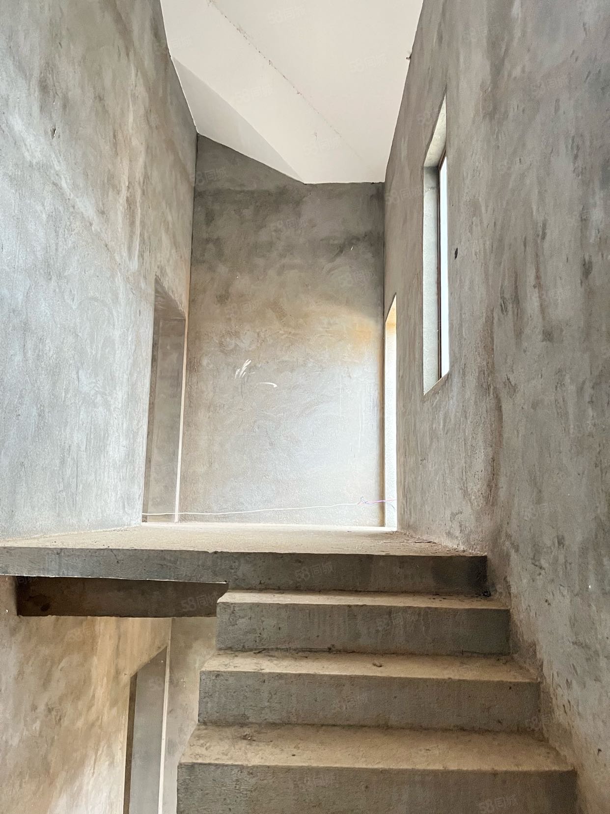 仙湖别墅6室2厅3卫288.33㎡南99.98万