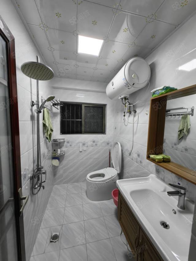 南洋广场4室2厅2卫180㎡南北99万