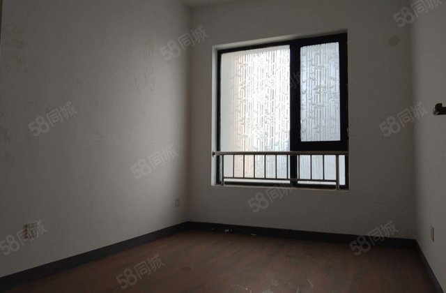 3室2厅 荣盛锦绣学府 南北通透 129平 电梯房 9楼