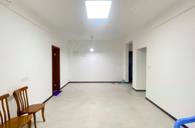 财富中心国际公寓(B区)2室2厅91㎡102万二手房图片