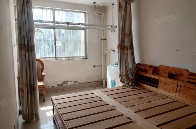 七中东临 多层二楼 餐厅改三室 免大税 带储藏室 随便停车