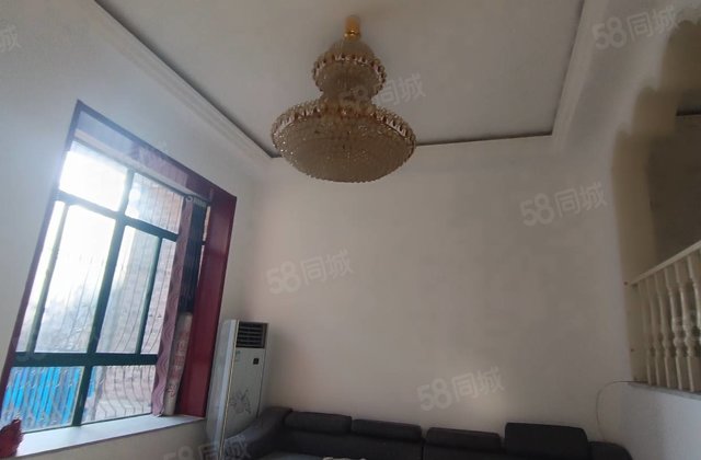 别墅上下五层带车库带院子精装