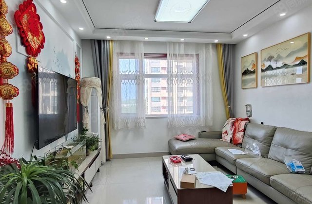 万达广场 香江 明星兰亭 精装修 带车位储藏室 中间楼层