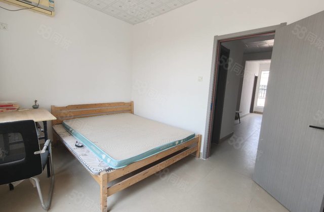 望湖花园二期！前排采光好！一室可做两室！带露台！免大税