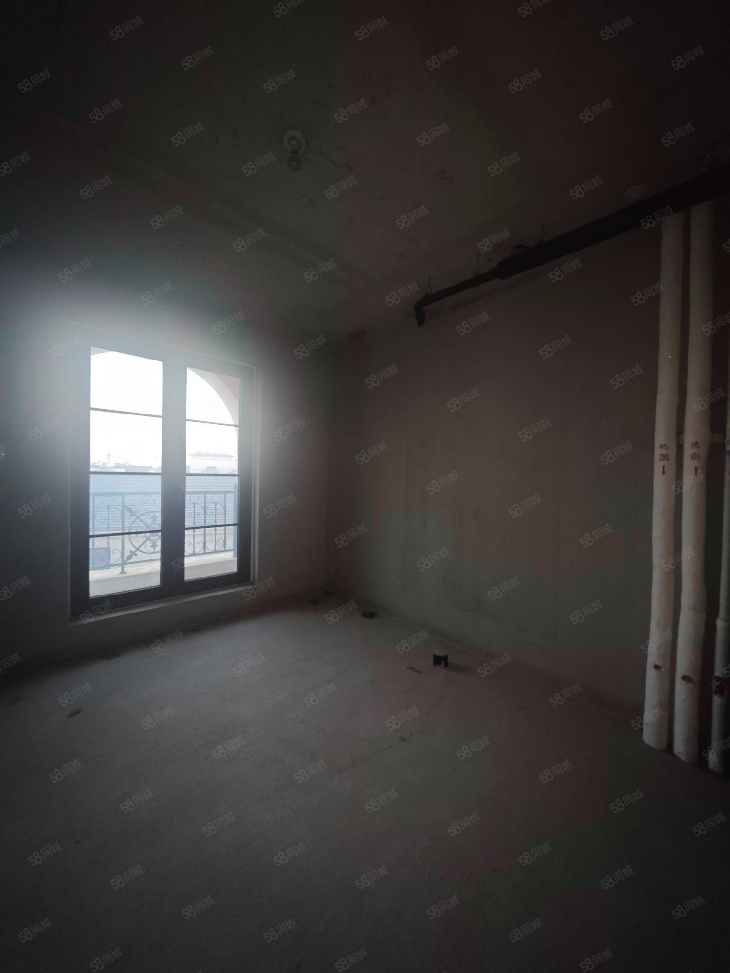 融創(chuàng)千章墅4室2廳3衛(wèi)256.09㎡南北970萬