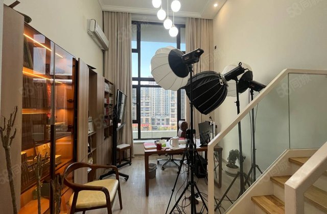 莲湖湾 复式小公寓 送十 精装 上下两层75平 以租养贷