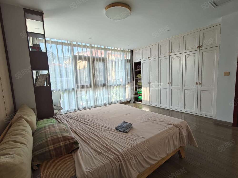 德和沁园(别墅)5室3厅4卫216㎡南北550万