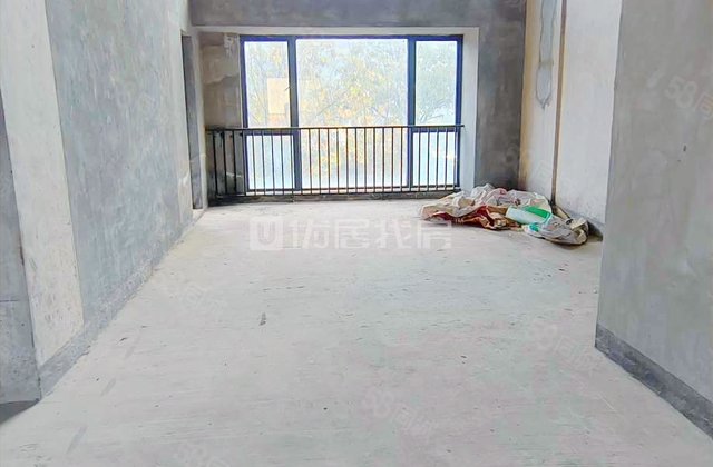 保利春天大道莫奈花园5室2厅211㎡100万二手房图片