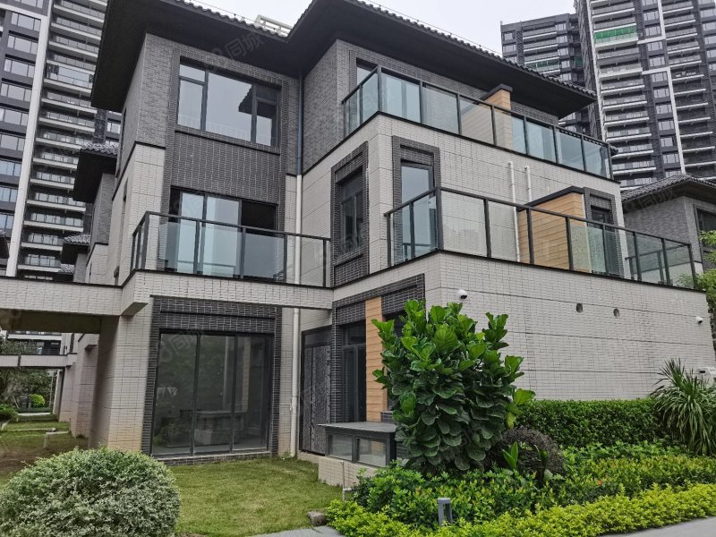 华侨城别墅带私家花园地下双车库总价165万一栋