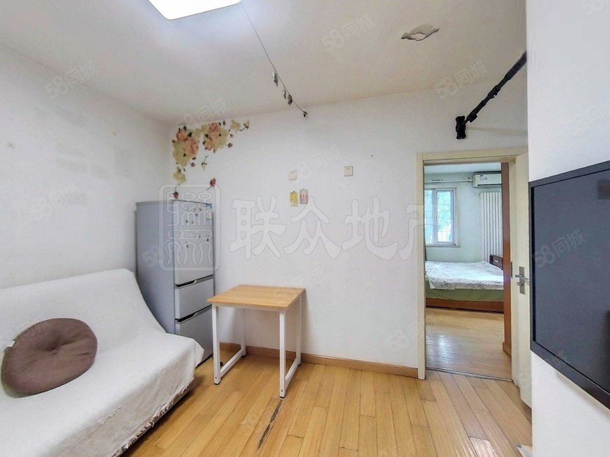 嘉園一里(南區(qū))1室1廳1衛(wèi)51.04㎡東南215萬