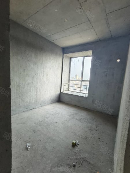 香山听泉3室2厅2卫127㎡南北76万