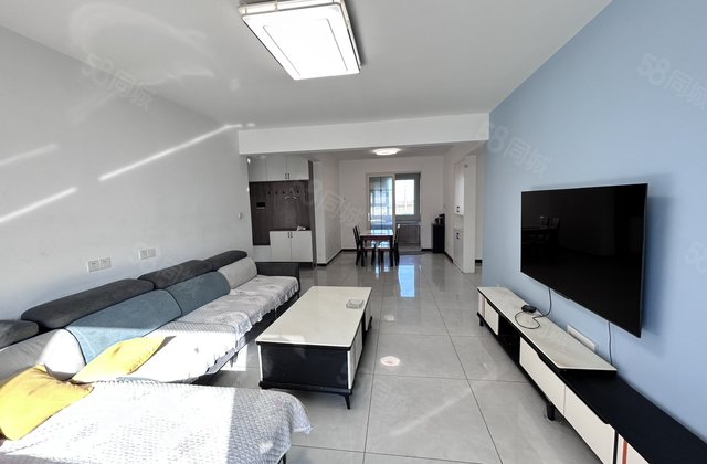 房东急售！单价7开头 三叶草户型精装修三室两卫   送车储