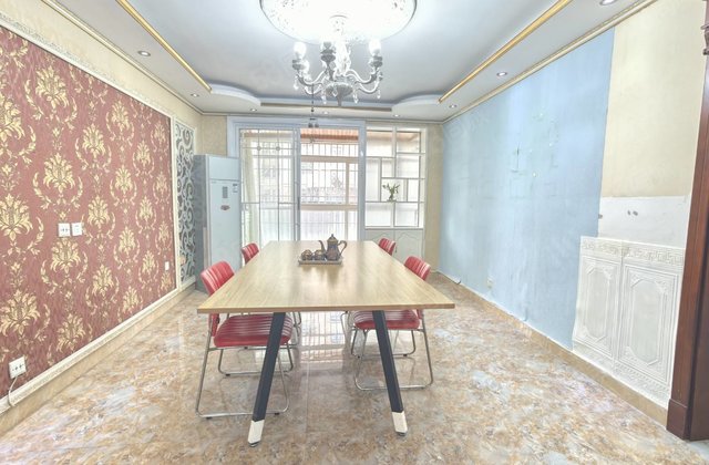 欧景丽都 步梯一楼地暖 花园洋房 带俩车库