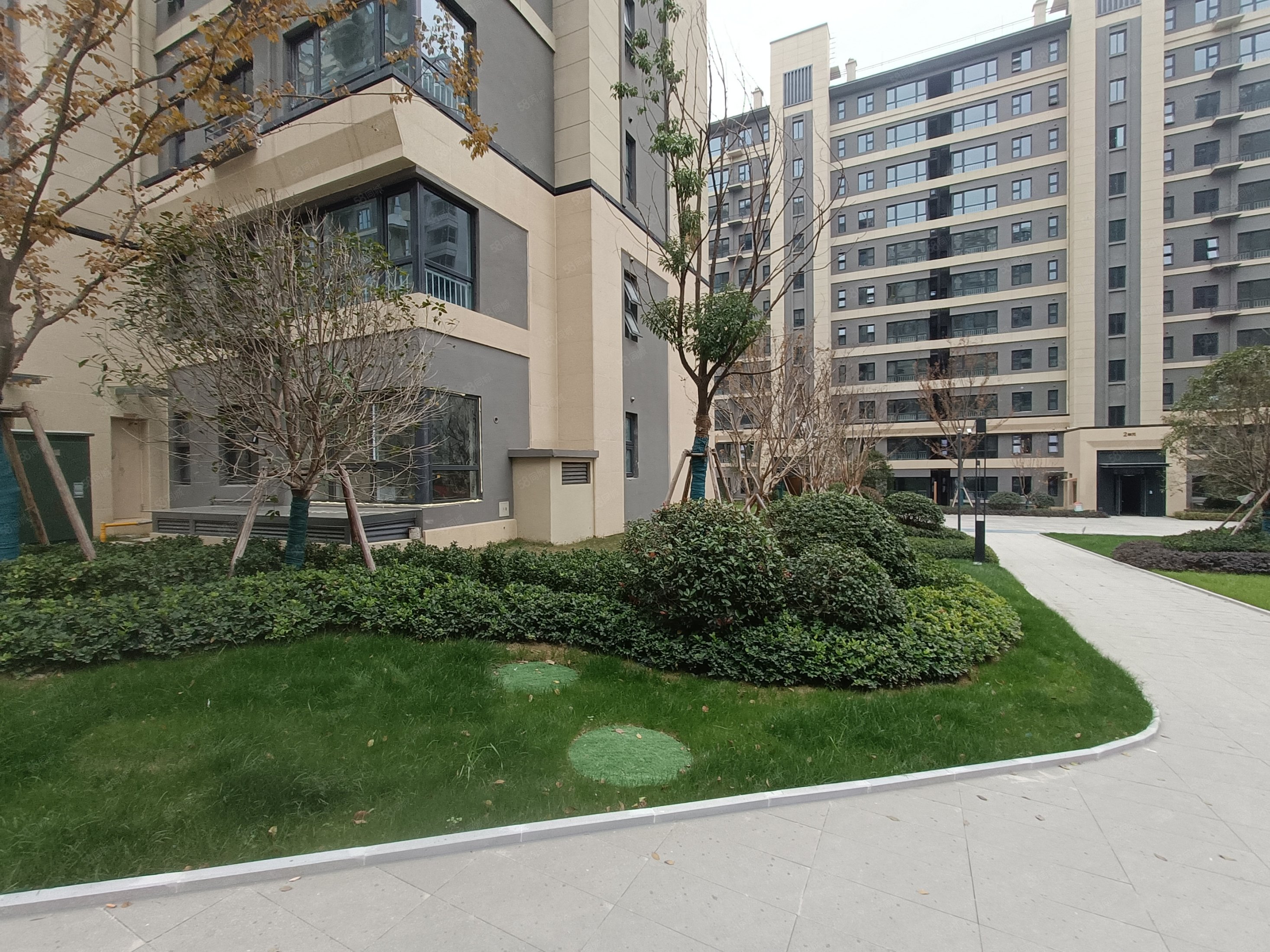 悦湖新著3室2厅2卫185㎡南北215万