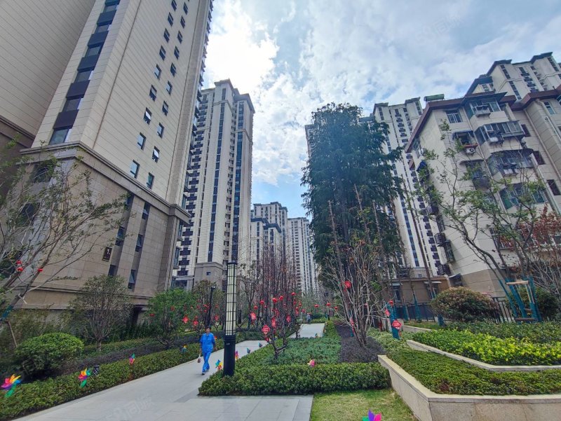 大富鸿学府2室2厅1卫75.15㎡南375万