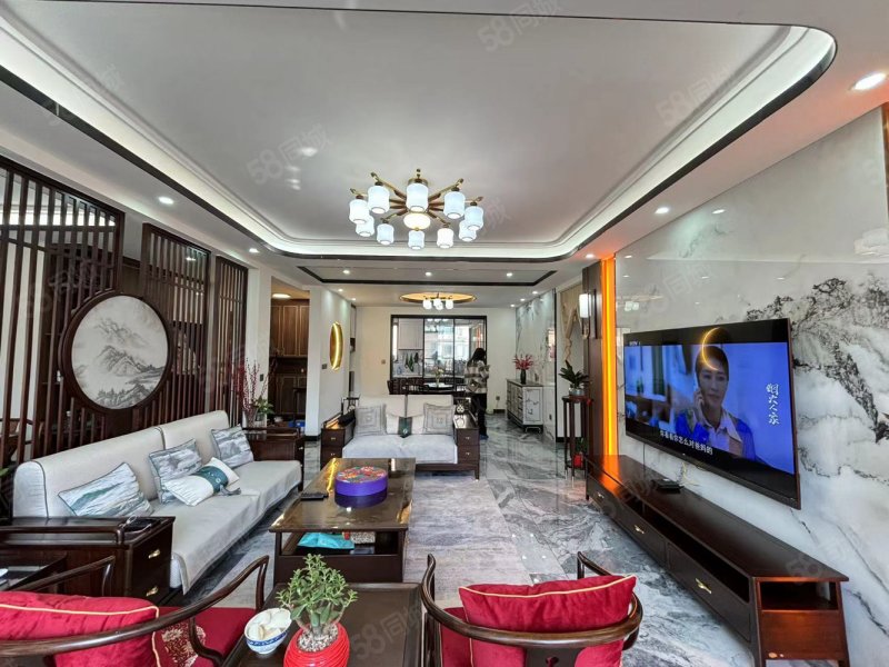 急售林溪郡顶楼三层复式198平米中式风格带大露台