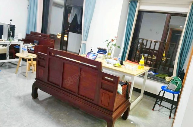睿品华庭3室2厅97.6㎡130万二手房图片