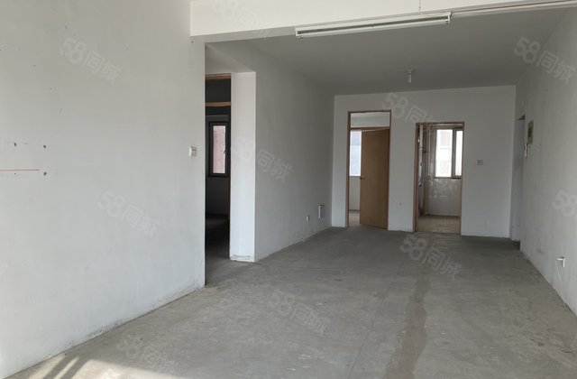 市医院北邻电梯房 毛坯未住 小区 合适的一套