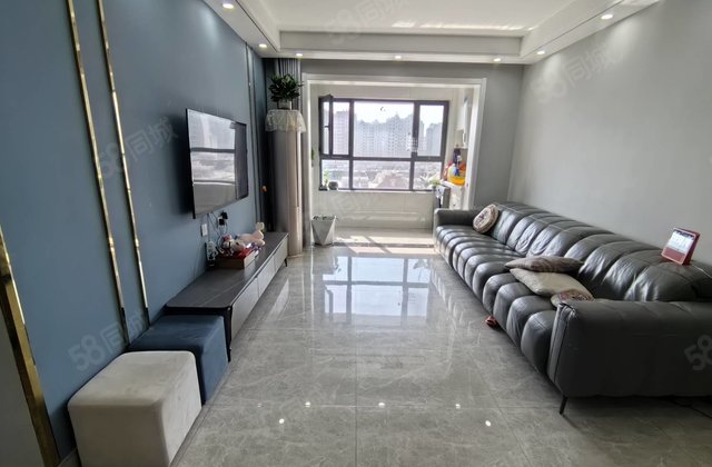 徒骇河边     三叶草户型  精装三室带车位