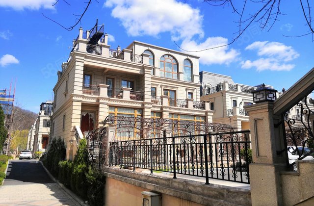 联排别墅 步行10海边赠送地下实际面积400平左右,中心大街-大连58同城