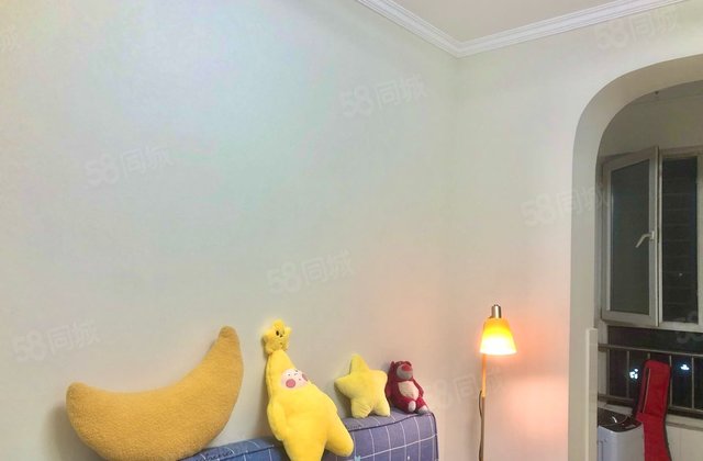 新装修金柱大学城C区1室1厅1卫送家具房东直卖送地下室