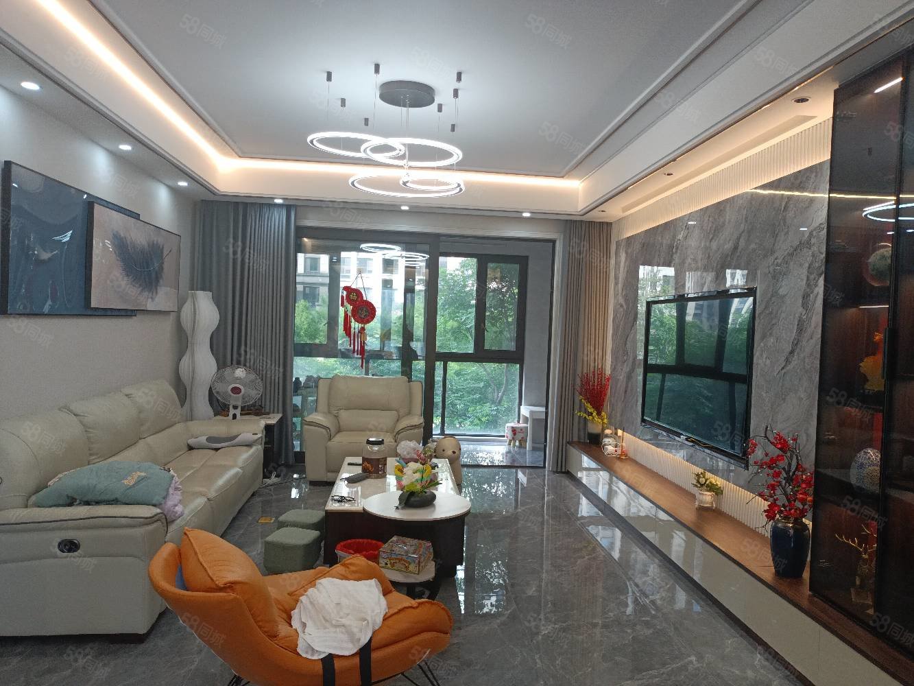 金马御龙城5室2厅3卫228㎡南北195万