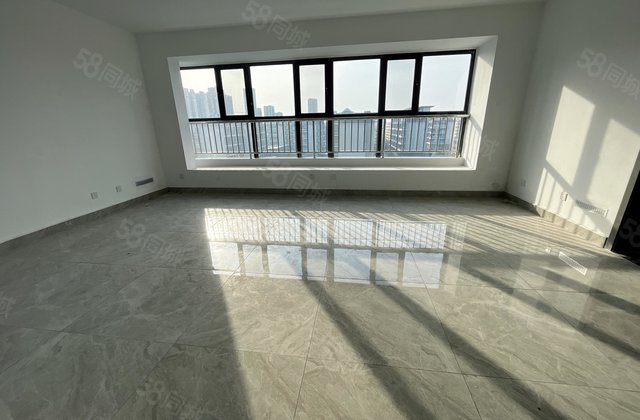 诚心出售 带车位 边户四室 新房未住 看房有钥匙金麟府