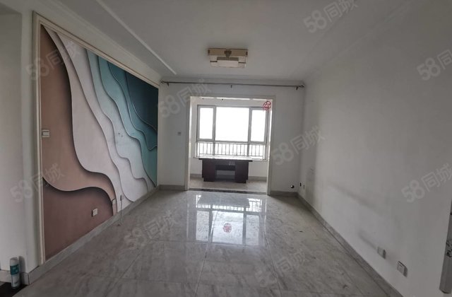 大润发人民公园北邻中央丽都客厅朝阳 三室两卫免大税带储有钥匙