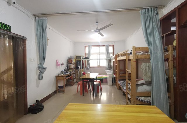 文轩花园 二楼 三室朝阳 双阳台 带储26平