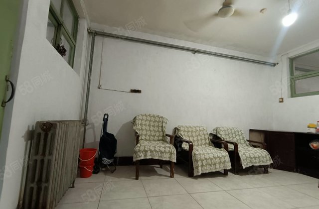 兴华路！东昌！多层二楼益民胡同 三室出家门入校门