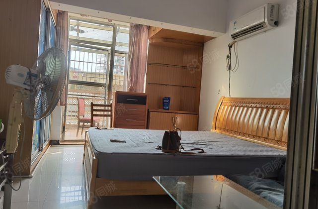 名人东方巴黎1室0厅32.32㎡27万二手房图片