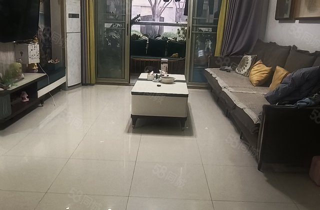 新城邦一期步梯一楼带院储带车位120平精装大3居急售可谈