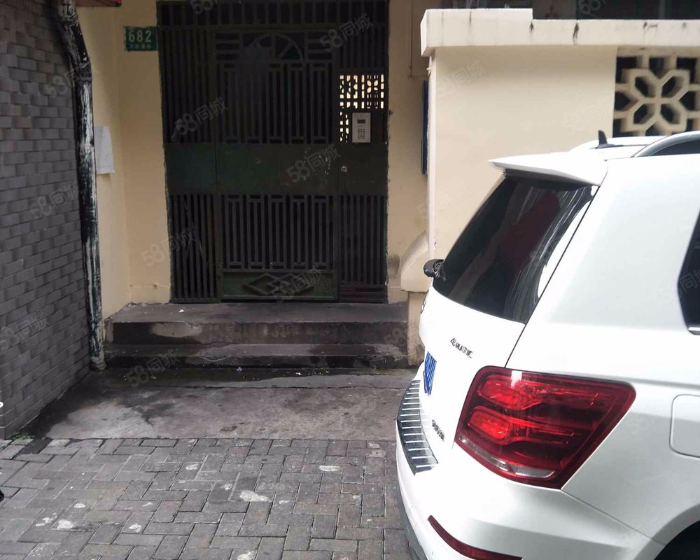 万航渡路682号小区内环以内