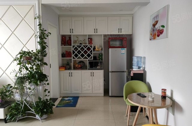 先锋社区三室两厅 精装修 有证 随时看房