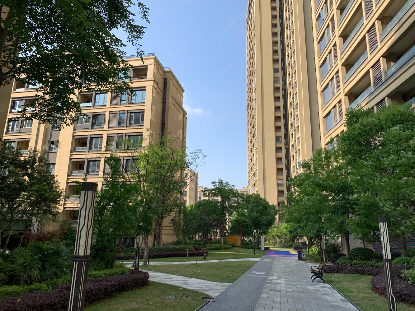 中交中央公园和颂3室2厅2卫104.18㎡南北128万