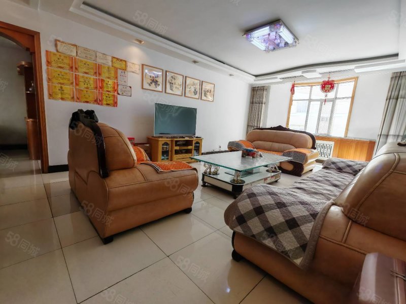 鸿元西区3室2厅1卫135.09㎡南北73.8万