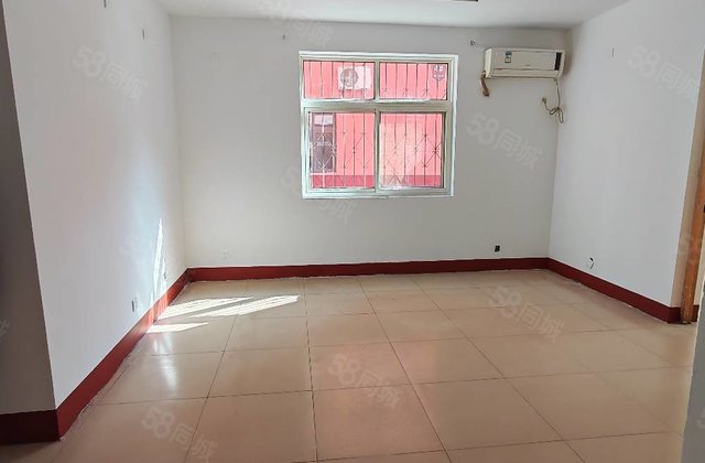 振兴东路孝心一楼，三室两厅，100平55万